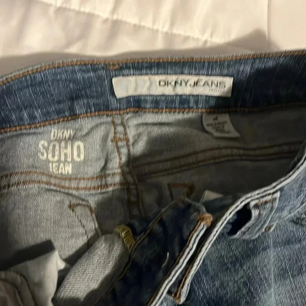 DKNY SoHo Jeans - Size 4R - Picture 4 of 4